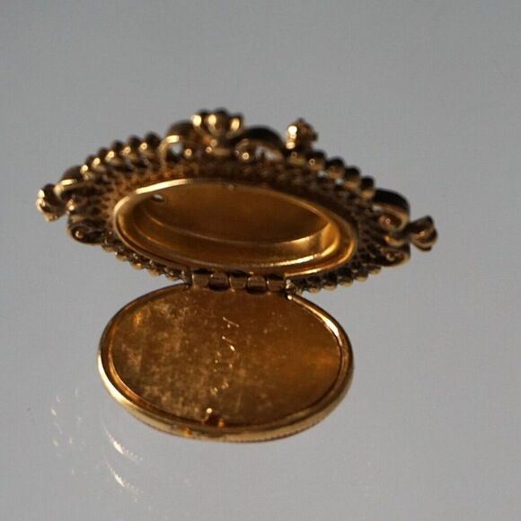 Vintage Cameo Perfume Compact Locket Gold Tone Brooch Pin Signed AVON - Picture 5 of 8